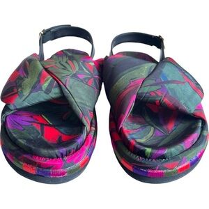 VEGAN LEATHER SANDAL
Farm Rio